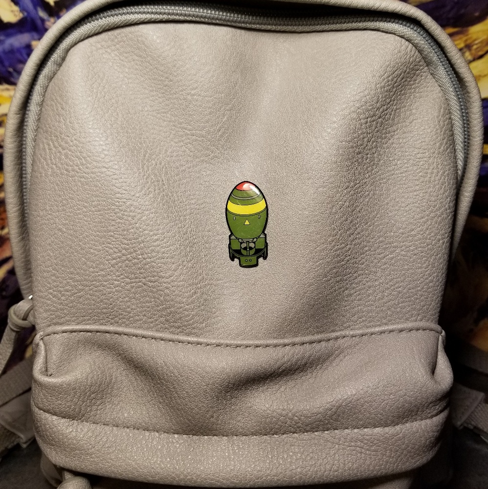 Lootcrate June 2016 "Dystopia" Pin - Picture 2 of 2